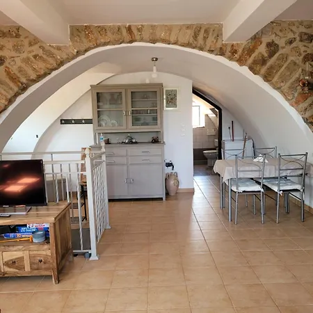 Holiday home Angie's Stone House Peleta